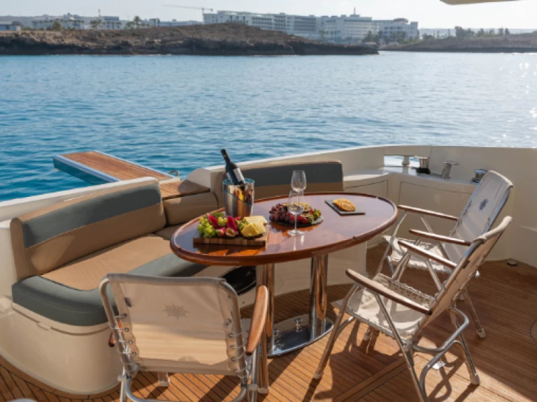 Huur een Azimut Azimut 62 in Ayia Napa