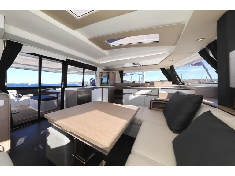 Verhuur Catamaran Fountaine Pajot met vaarbewijs