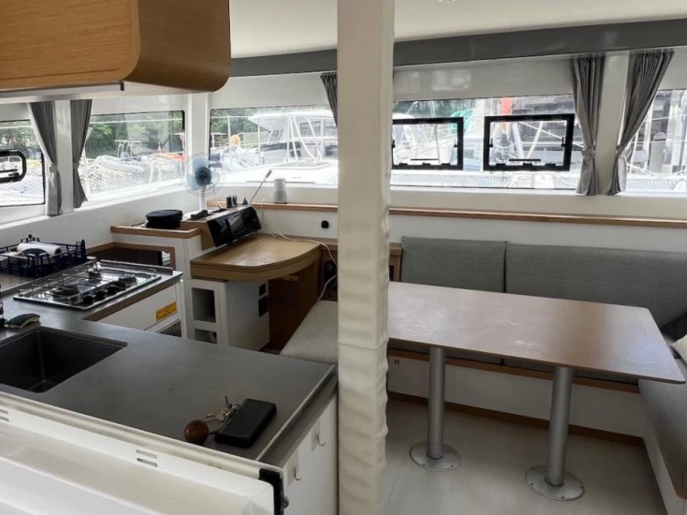 Verhuur Catamaran Bénéteau met vaarbewijs