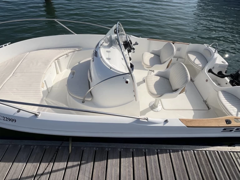 Verhuur Motorboot Bénéteau met vaarbewijs