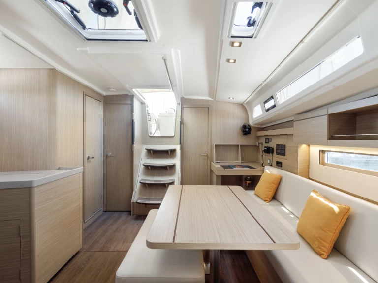 Huur een Bénéteau Oceanis 40.1 in Álimos