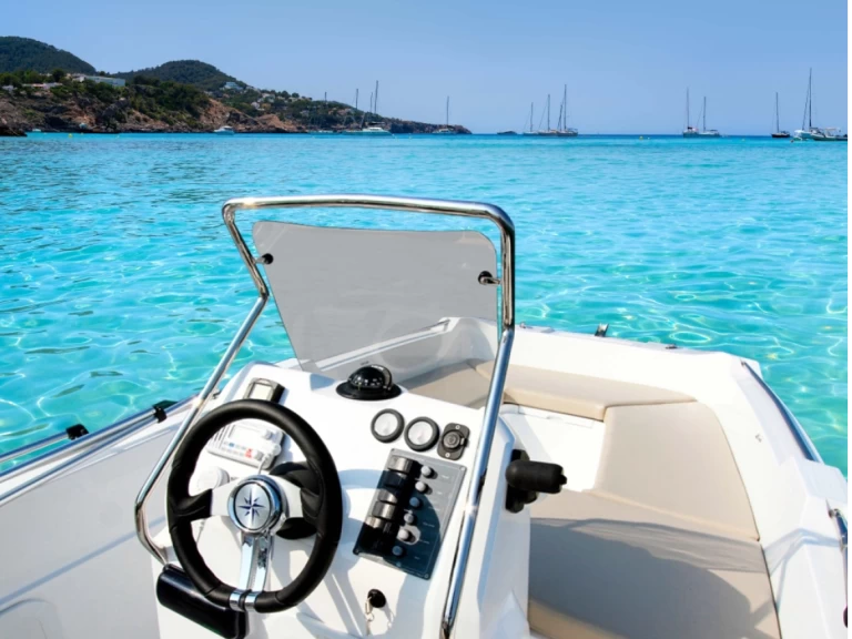 Motorboot te huur in San Antonio Port voor de beste prijs