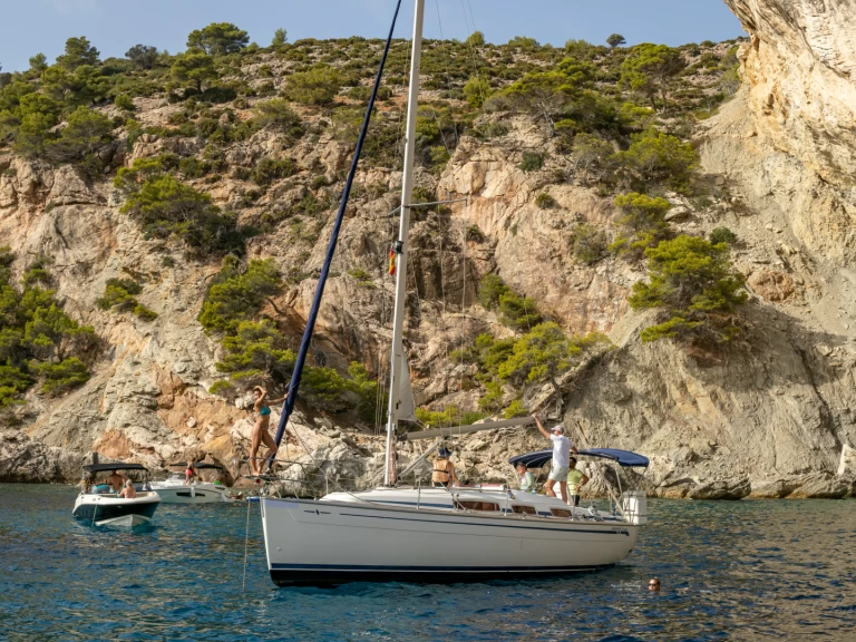 Verhuur Zeilboot in Port d'Andratx - Bavaria Bavaria 32 Cruiser