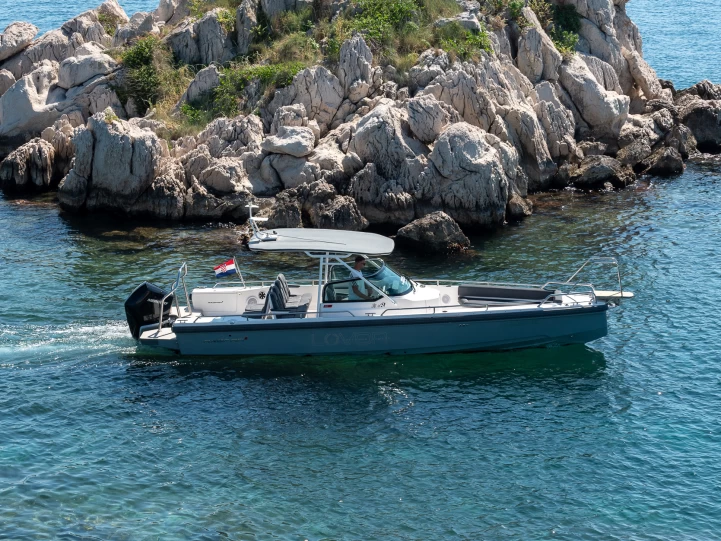 Huur Motorboot met of zonder schipper Axopar in Split