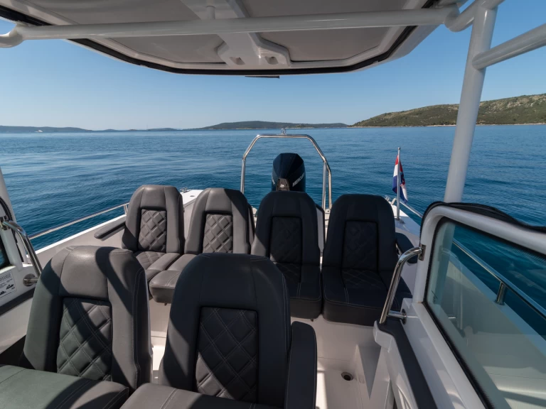 Huur een Axopar Axopar 28 T-Top in Split