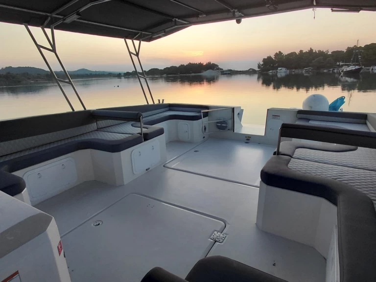 Bootverhuur Thessaloniki (City) goedkoop Stark 45