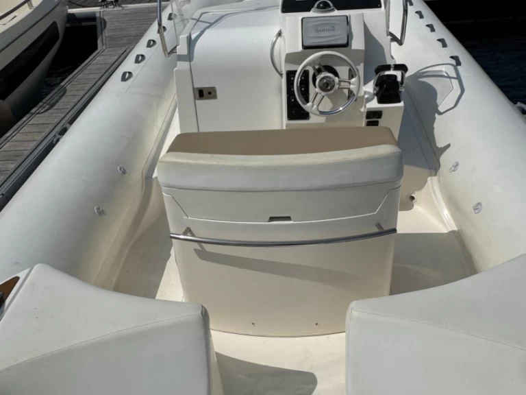 Huur een Capelli Tempest 1000 CC in Porto-Vecchio