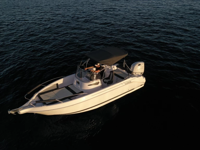 Huur een B2 Marine Cap Ferret 702 Open in Ajaccio
