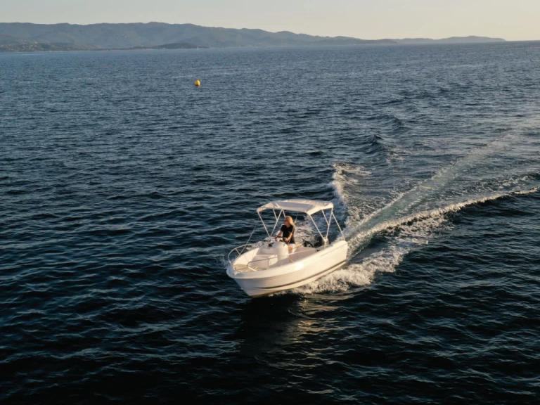 Huur een B2 Marine CAP FERRET 472 SUNDECK in Ajaccio