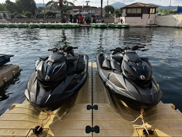 Huur een Sea-Doo Sea-Doo RXP-X 300, in Port Grimaud