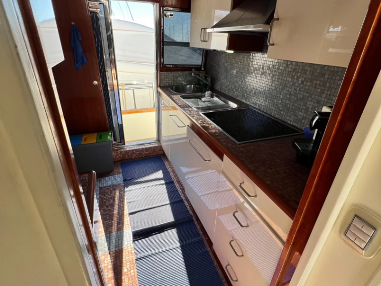 Bootverhuur Porto di Salerno goedkoop falcon 80