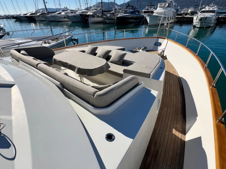 Bootverhuur Porto di Salerno goedkoop falcon 80