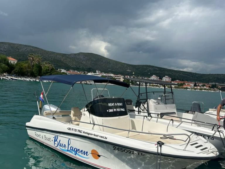 Motorboot te huur in Poljica voor de beste prijs