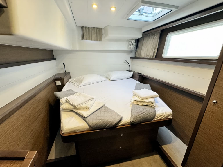 Jachthuur in Nikiána - Lagoon Lagoon 450 Sport Top via SamBoat