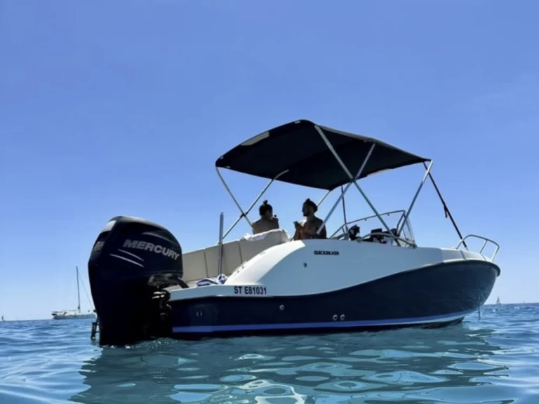 Bootverhuur Zodiac Medline 650 in Port Fréjus via SamBoat