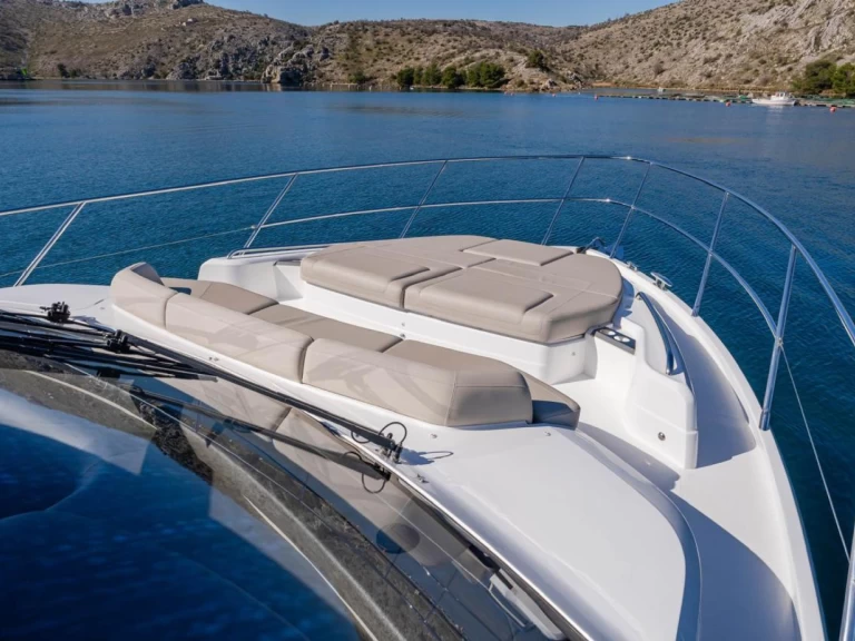 Huur een Princess F55 in Antibes