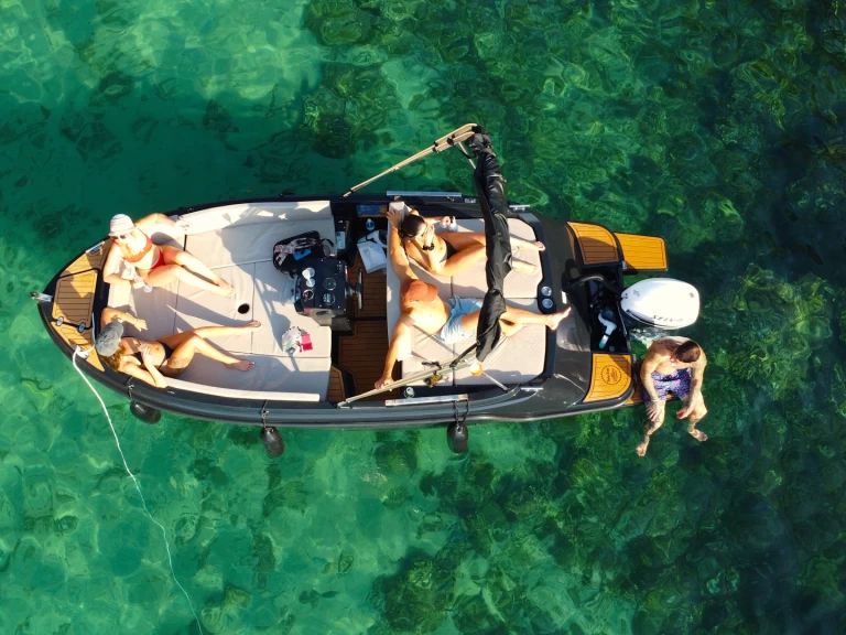 AQUA51 550 te huur van particulier of professional in Sant Antoni de Portmany