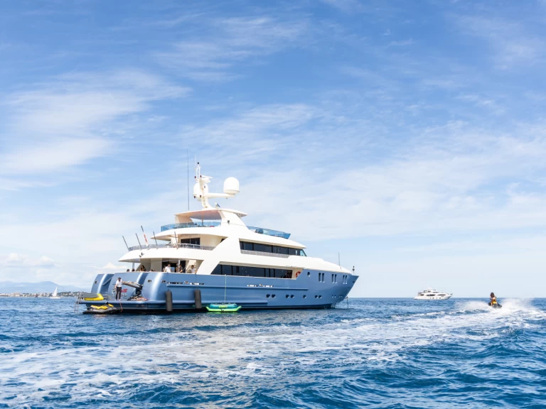 Concept-Marine Custom tri-deck 42 Metre te huur van particulier of professional in Cannes