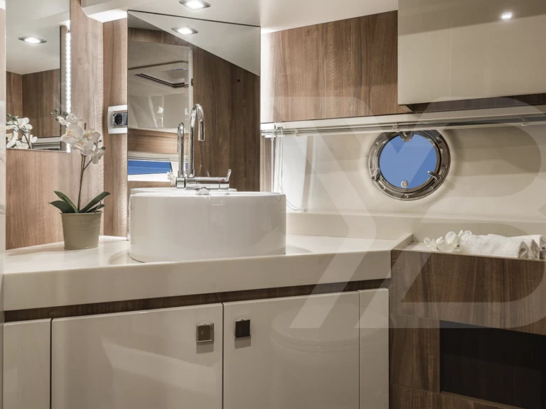 Huur een Cranchi Eco Trawler Long Distance 43 in Marina de Portimão