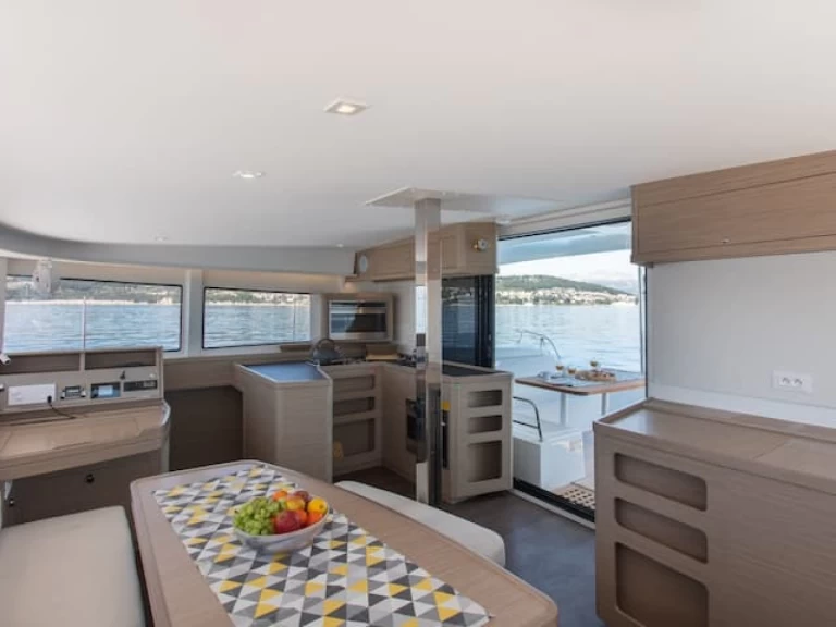 Verhuur Catamaran in Bonifacio - Lagoon Lagoon 38