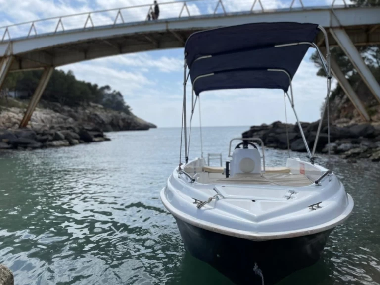 Huur een Compass 400 GT in Bay of Santander