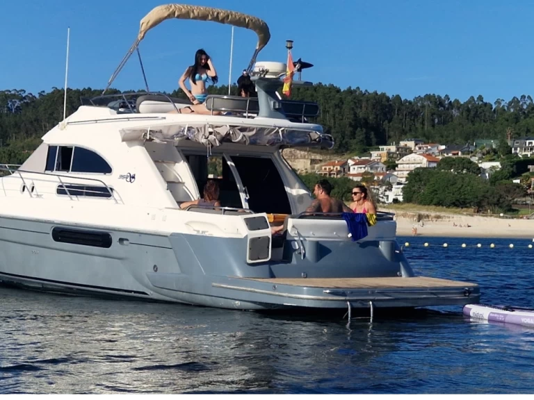 Bootverhuur Sanxenxo goedkoop Sealine 350 Fly
