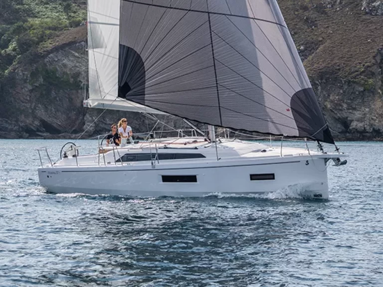 Bénéteau Oceanis 37.1 te huur van particulier of professional in Furnari
