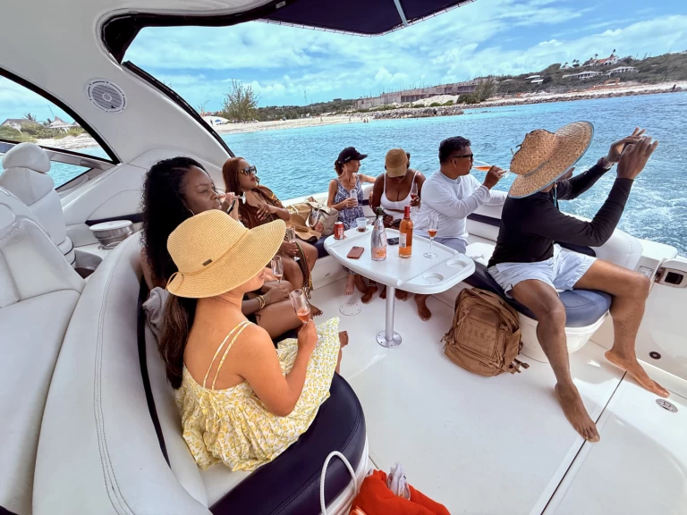 Bootverhuur Sea Ray SUNDANCER 420 in Turks Islands via SamBoat