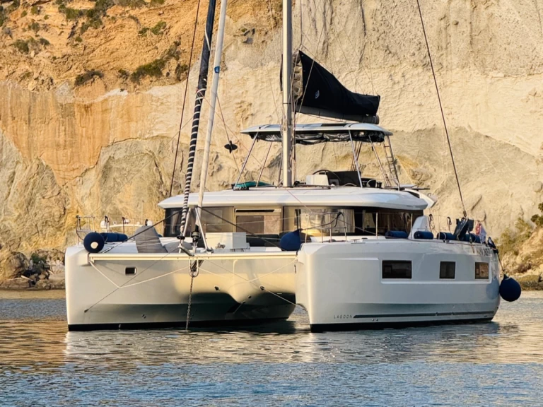 Bootverhuur Lagoon Lagoon 46 in Cugnana Verde via SamBoat