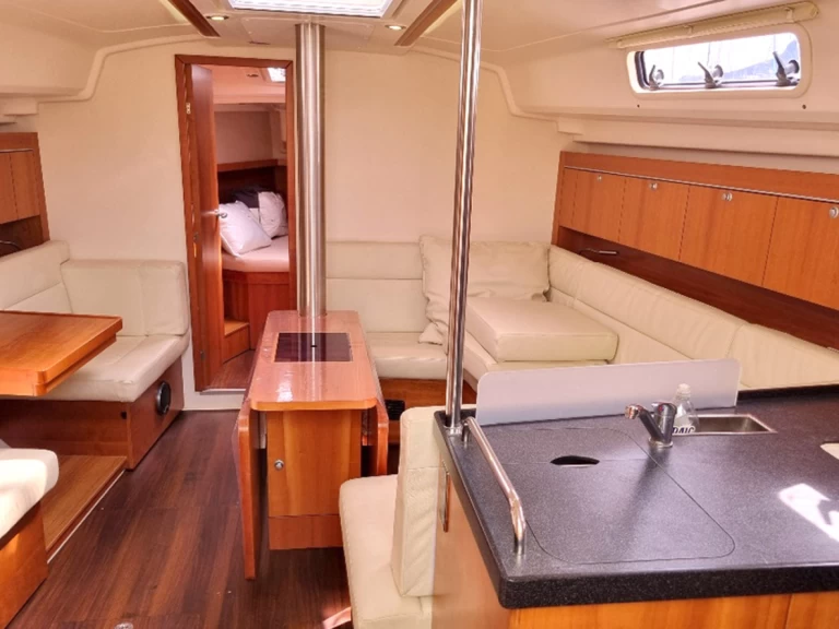 Huur een Hanse Hanse 415 in Primošten