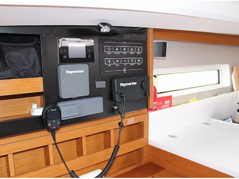 Huur een Jeanneau Sun Odyssey 440 in Marigot