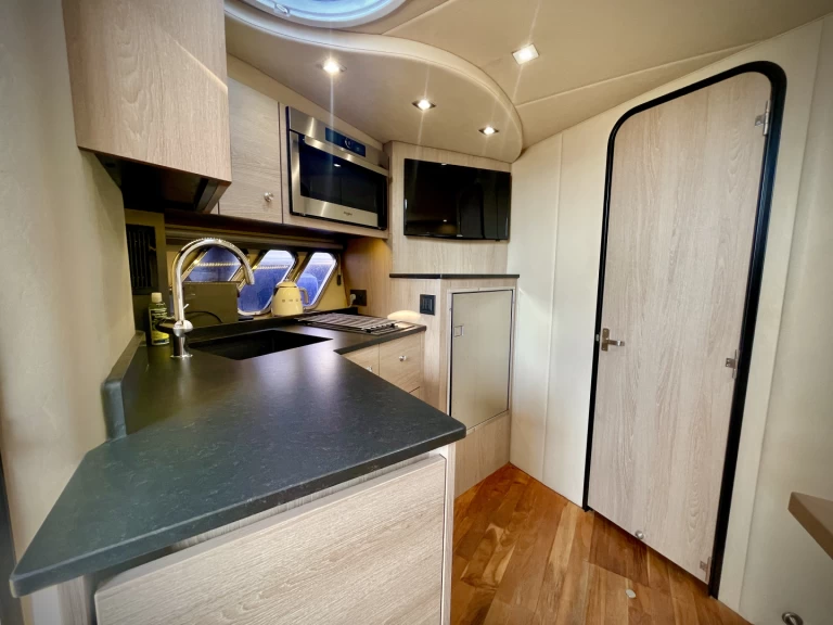 Verhuur Jacht Cruisers met vaarbewijs