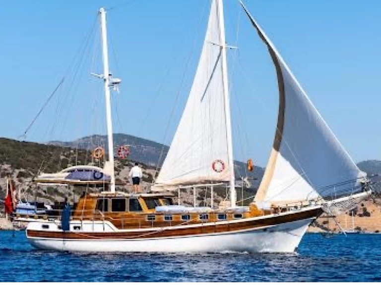 Verhuur Zeilboot in Bodrum harbour - Custom Gulet-Motor Sailor Custom