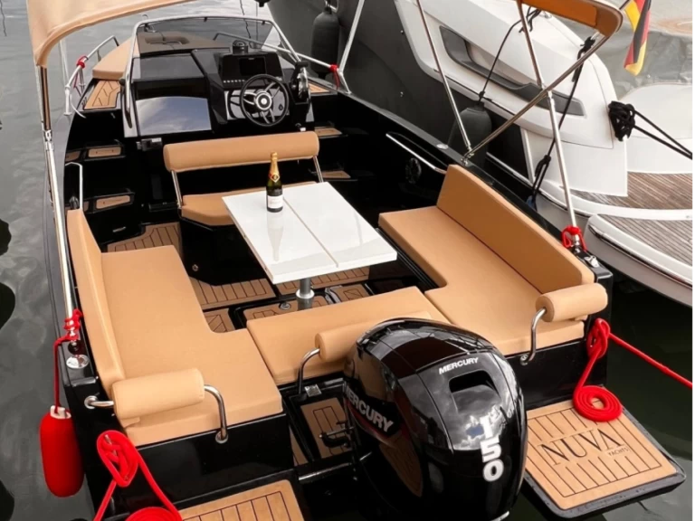 Huur een Nuva Nuva M6 in Santa Eulària des Riu