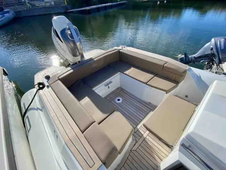 Huur een Renier Renier R8 Tourer in Palermo