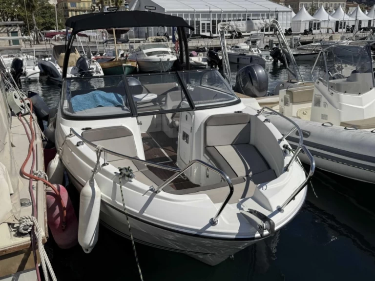 Verhuur Motorboot Jeanneau met vaarbewijs