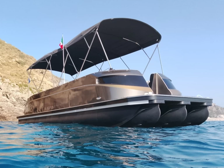 Verhuur Motorboot Swiss-Boat/Italy Boat met vaarbewijs