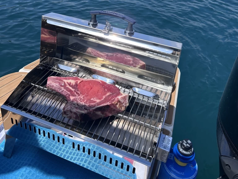 Bootverhuur Toulon goedkoop Activ 755 Sundeck