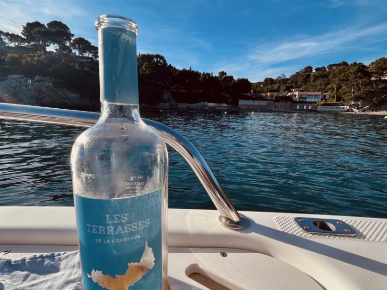 Huur een Quicksilver Activ 755 Sundeck in Toulon