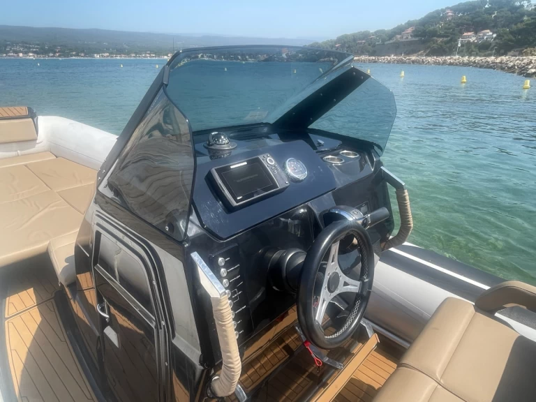 Huur een Brig Eagle 8 in La Madrague