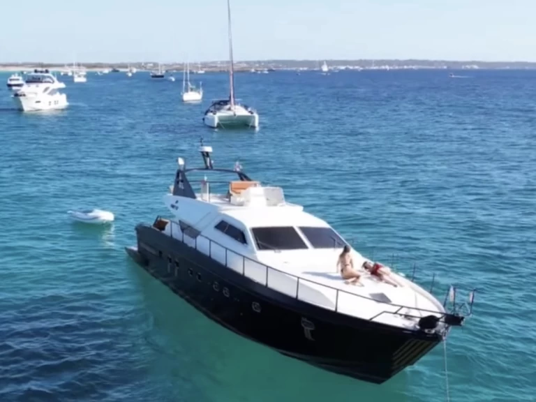 Verhuur Jacht Ferretti met vaarbewijs
