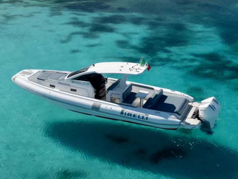 Pirelli Pirelli 35 te huur van particulier of professional in Porto Cervo