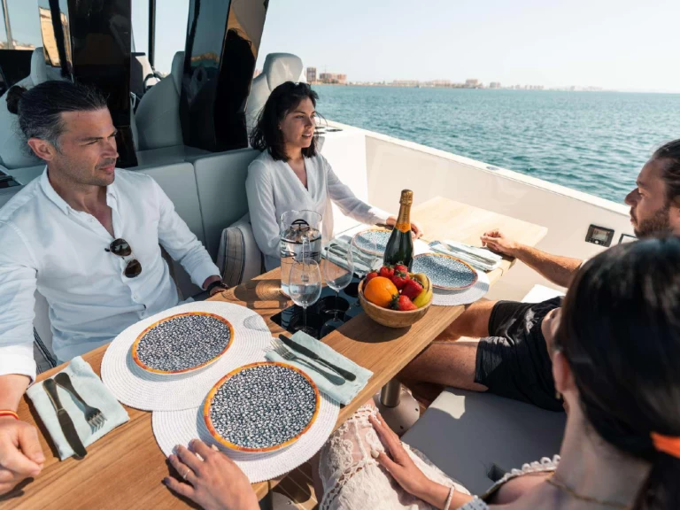 Huur een Tesoro 40 in Cannes