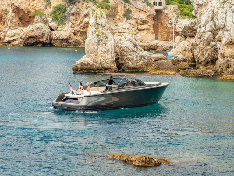 Huur een Reborn Bowrider 38 in Antibes