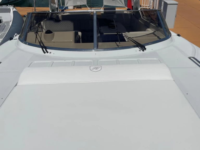 Huur een Rizzardi INfive in Salerno