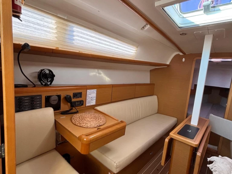 Verhuur Zeilboot in Gouviá - Jeanneau Sun Odyssey 33i