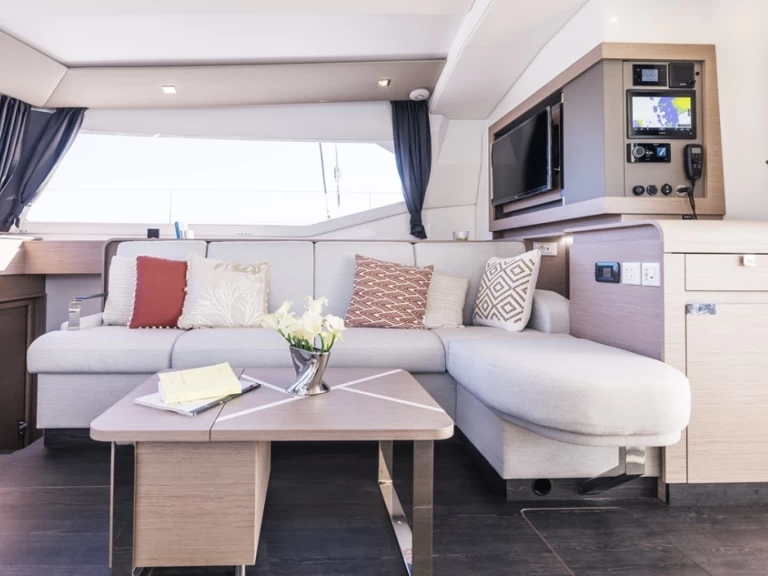 Bootverhuur Fountaine Pajot Aura 51 in La Forêt-Fouesnant via SamBoat