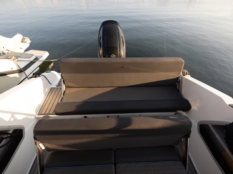 Bootverhuur Šibenik goedkoop Northmaster 685 Cruiser