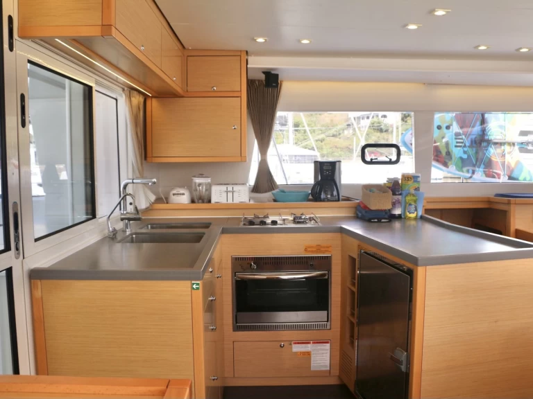 Verhuur Catamaran Lagoon met vaarbewijs