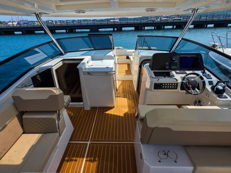 Motorboot te huur in Pula voor de beste prijs